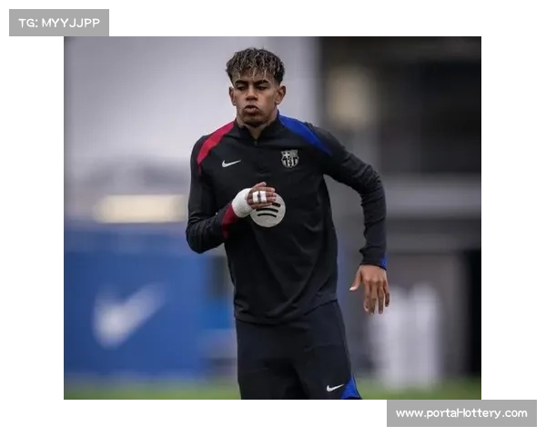 巴萨小将亚马尔两送助攻，诺坎普球场响起热烈掌声