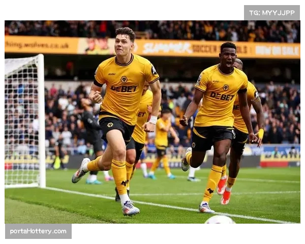 狼队球迷集体延迟15分钟入场,抗议球队糟糕表现 狼队球迷集体延迟15分钟入场,抗议球队糟糕表现